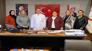 Türk Kadınlar Konseyi Derneği (TKKD) Elazığ Şube Başkanı Prof. Dr. Sema Temizer Ozan, çalışan kadınlarla bir araya gelerek 8 Mart Dünya Kadınlar Gününü kutladı.